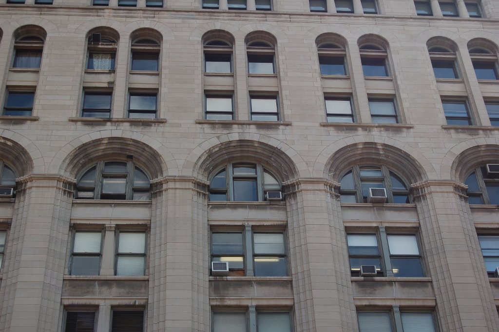 Arched upper windows and stone detail on the Auditorium Building facade, 2009